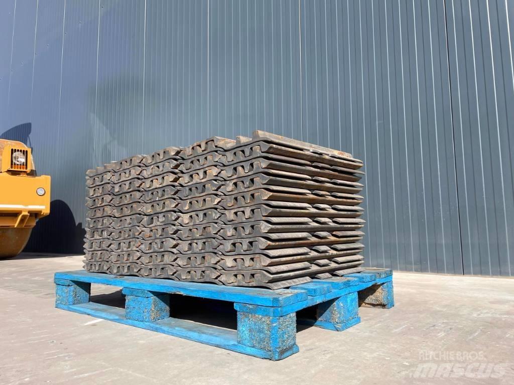 JCB JS240 Rastos, correntes e material rodante