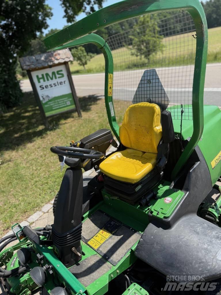 John Deere 8800 Corta-Relvas Riders