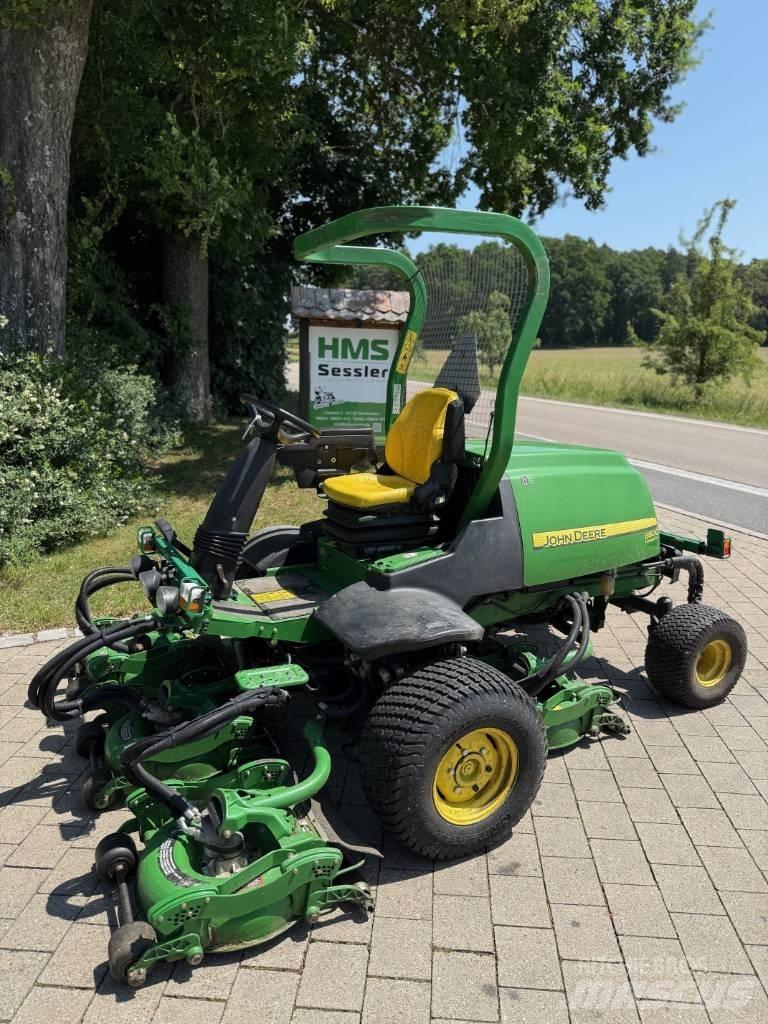 John Deere 8800 Corta-Relvas Riders