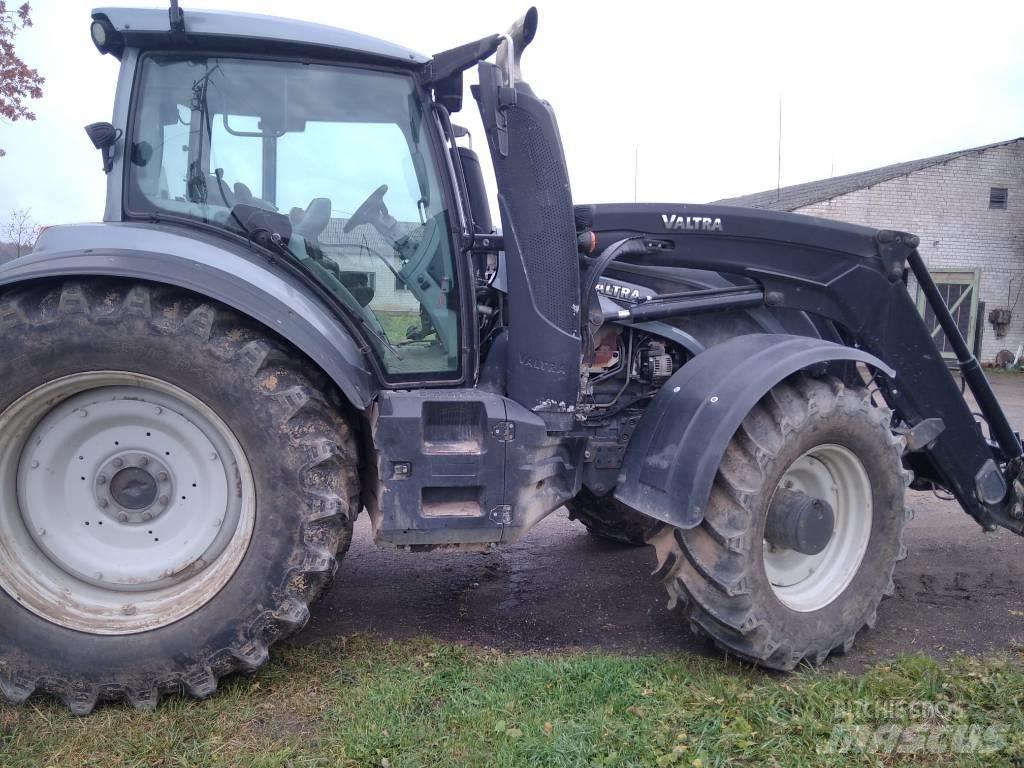 Valtra T 234 V Tratores Agrícolas usados