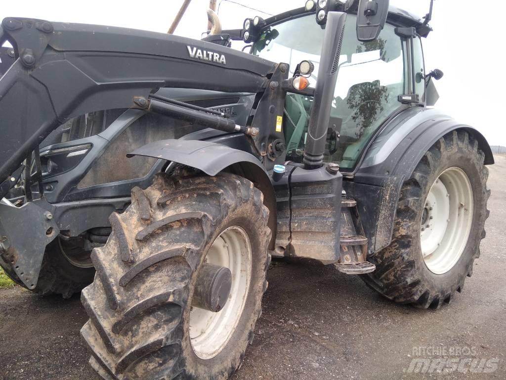 Valtra T 234 V Tratores Agrícolas usados