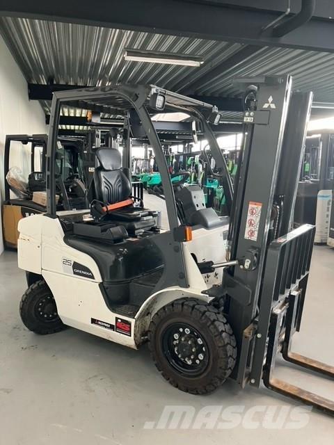 Mitsubishi FD25N3 Empilhadores Diesel