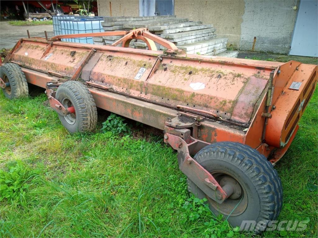 Kuhn NK 4801 Espaços verdes - Outros
