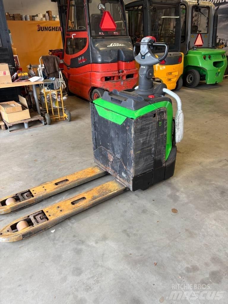 Cesab P 320 Porta-paletes com plataforma