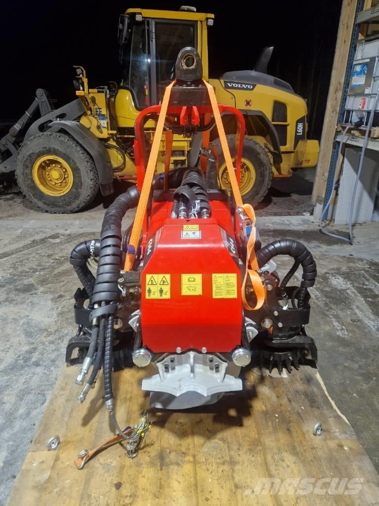 Komatsu C 144 Cabeças de ceifeiras