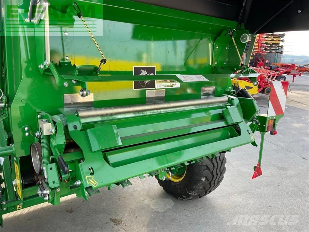 John Deere V451 M Enfardadeira de fardos quadrados