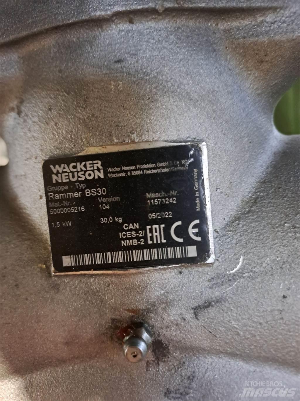 Wacker Neuson BS30 Saltitões