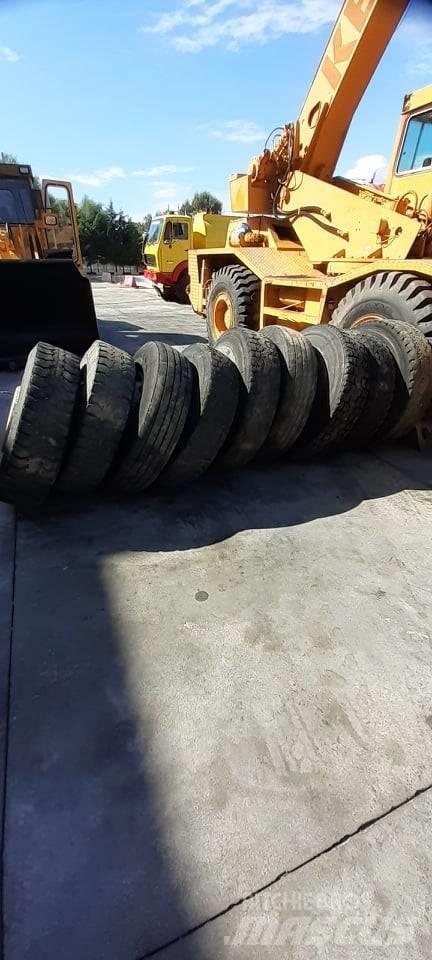 Bridgestone 13R22.5 Pneus, Rodas e Jantes