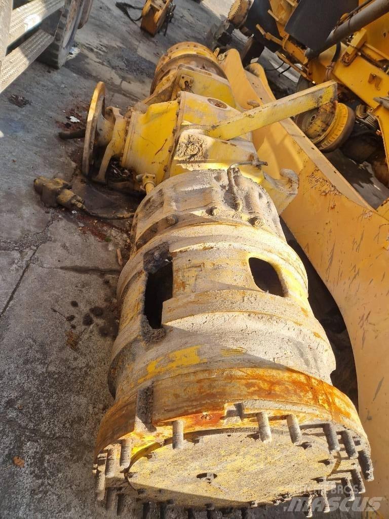 Komatsu KWA 055HD-4 Eixos