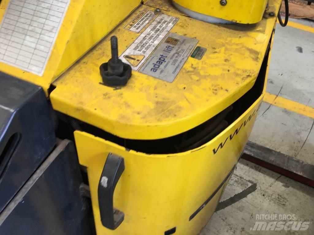 Combilift Combi WR Empilhador para operador externo