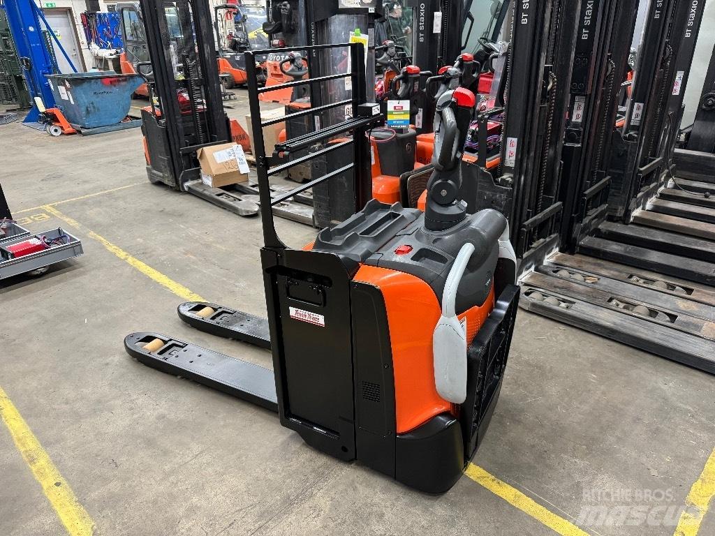 Toyota LPE220 Porta-paletes com plataforma
