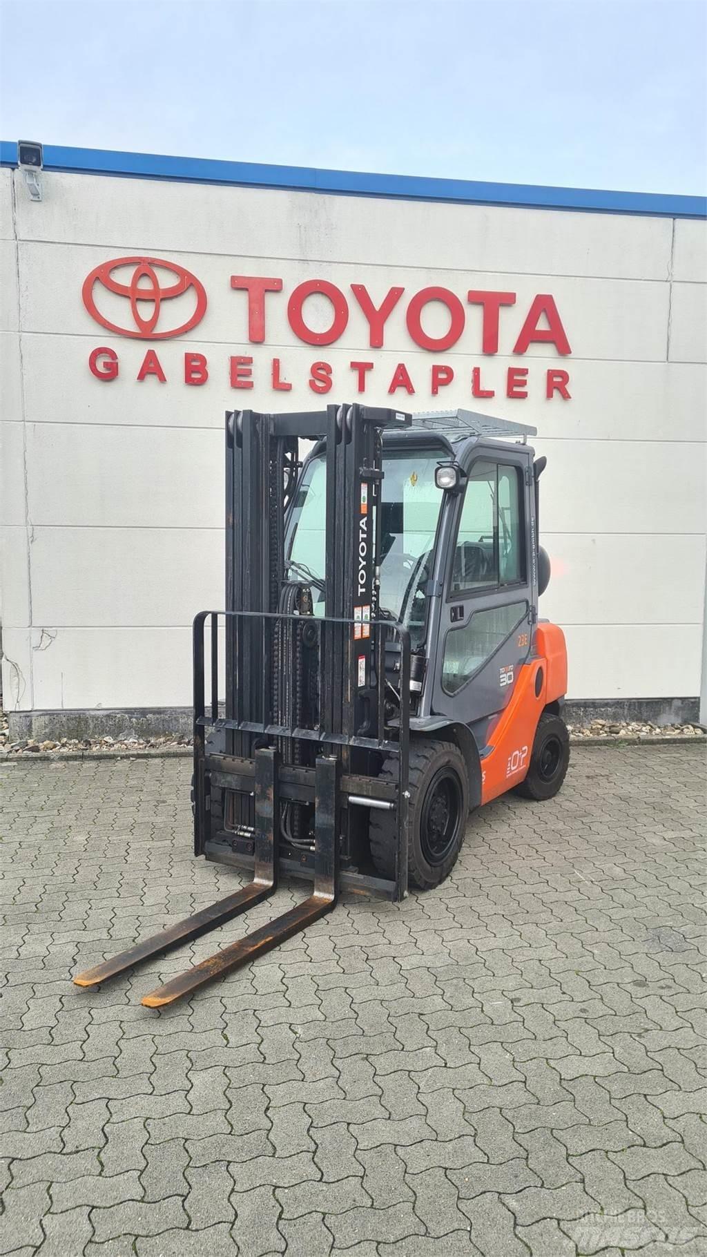 Toyota 02-8FGF30 Empilhadores a gás