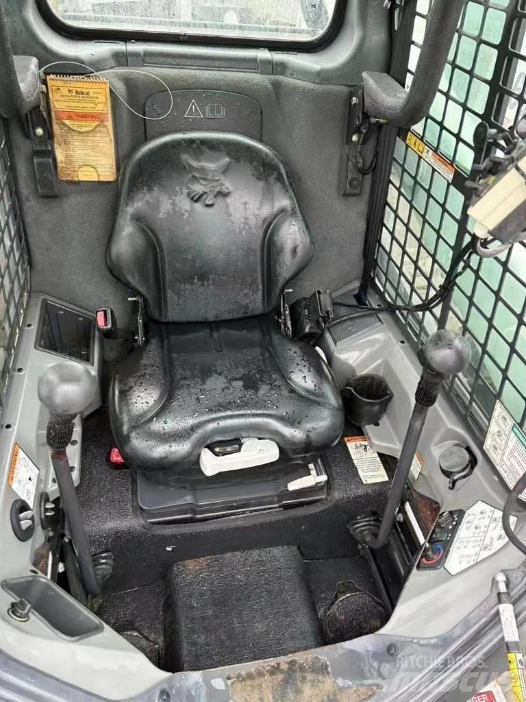 Bobcat S 750 Carregadoras de direcção deslizante