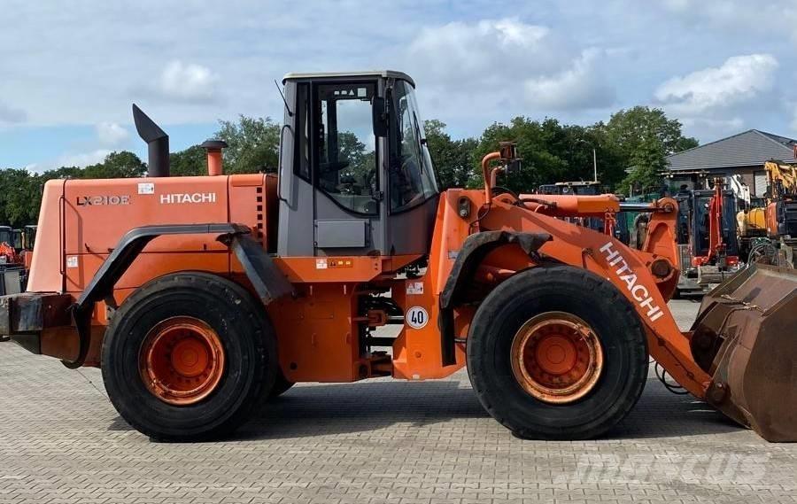 Hitachi LX 210 E Pás carregadoras de rodas