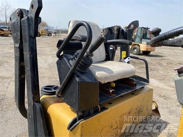 CAT CB24 Cilindros Compactadores monocilíndricos