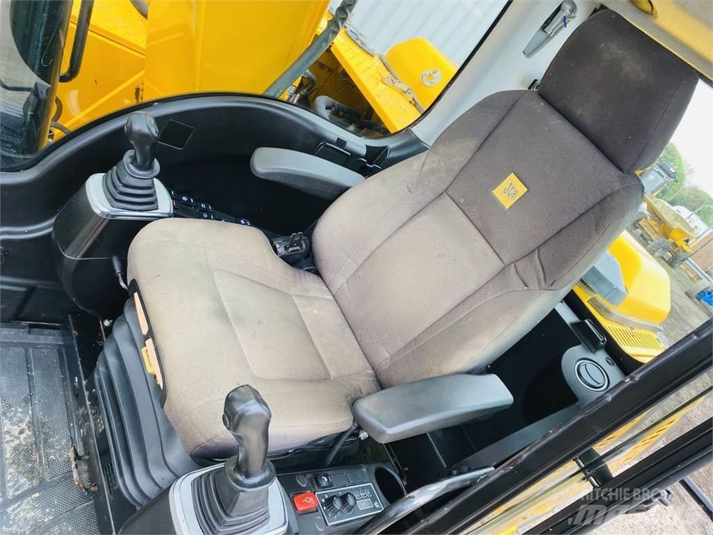 JCB JS130LC Escavadoras de rastos