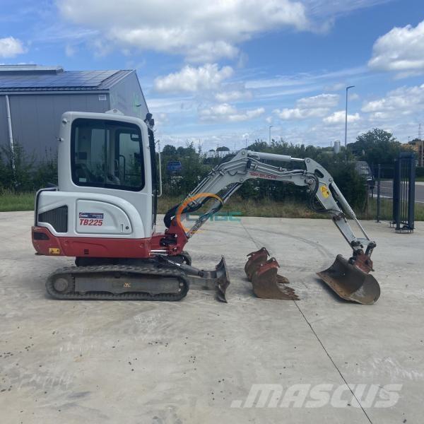 Takeuchi TB225 Escavadoras de rodas