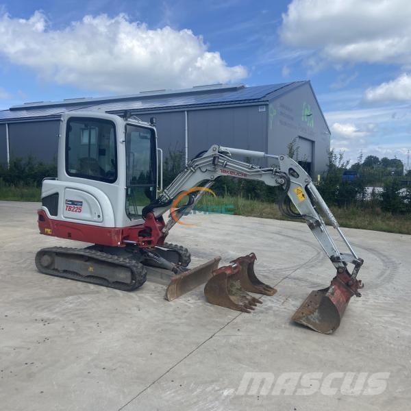 Takeuchi TB225 Escavadoras de rodas