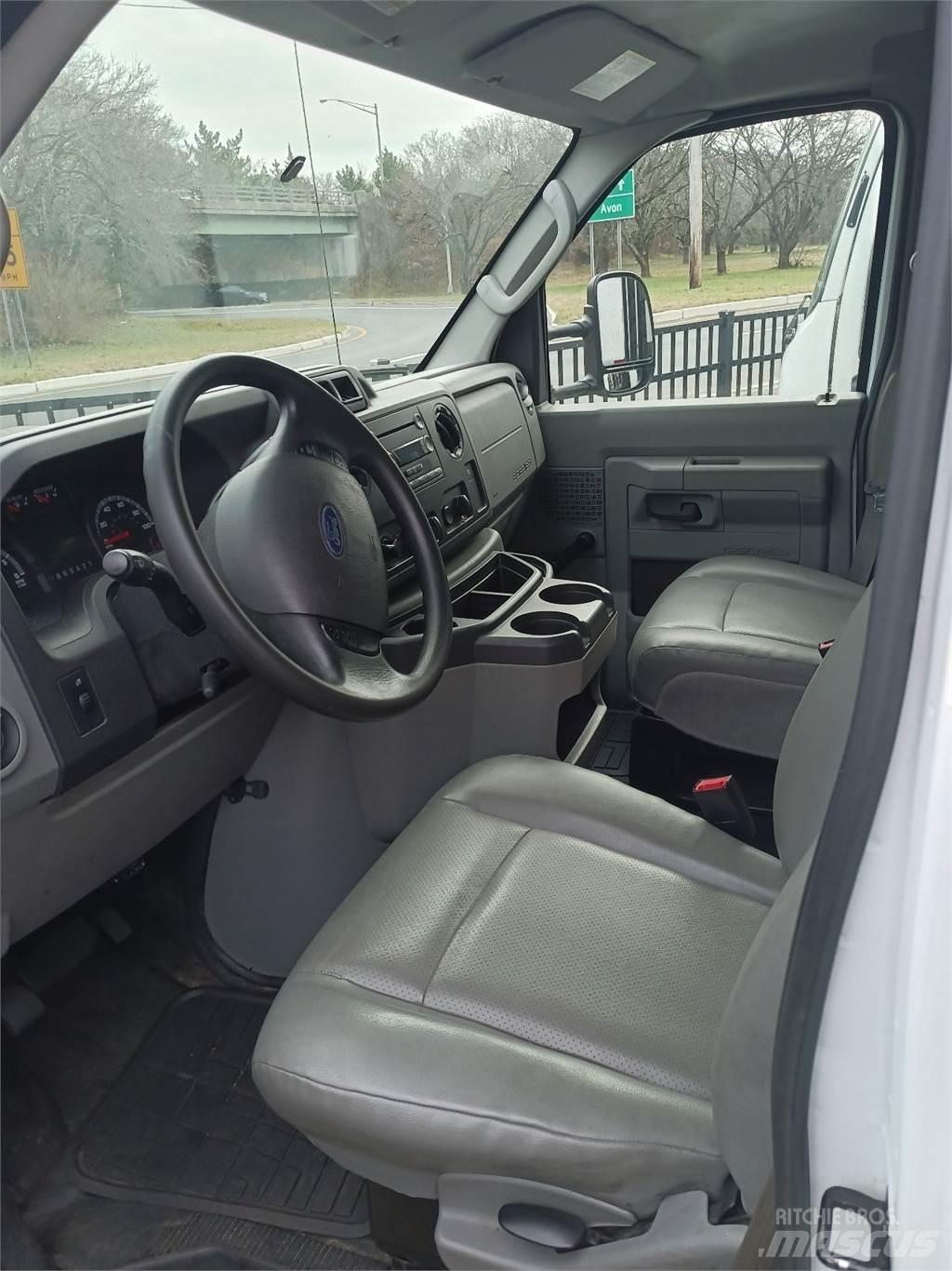 Ford E350 Camiões de caixa fechada