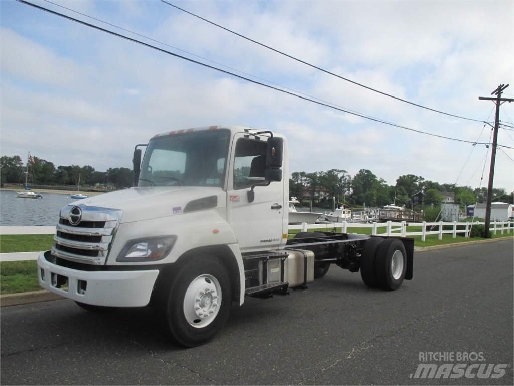 Hino 268 Camiões de chassis e cabine