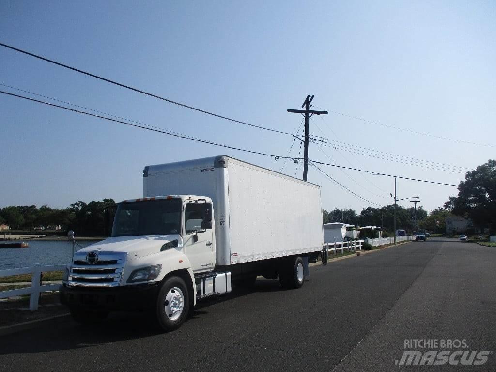 Hino 338 Camiões de caixa fechada