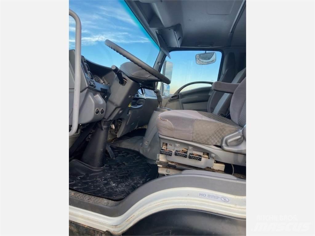 Isuzu FTR Camiões de caixa fechada