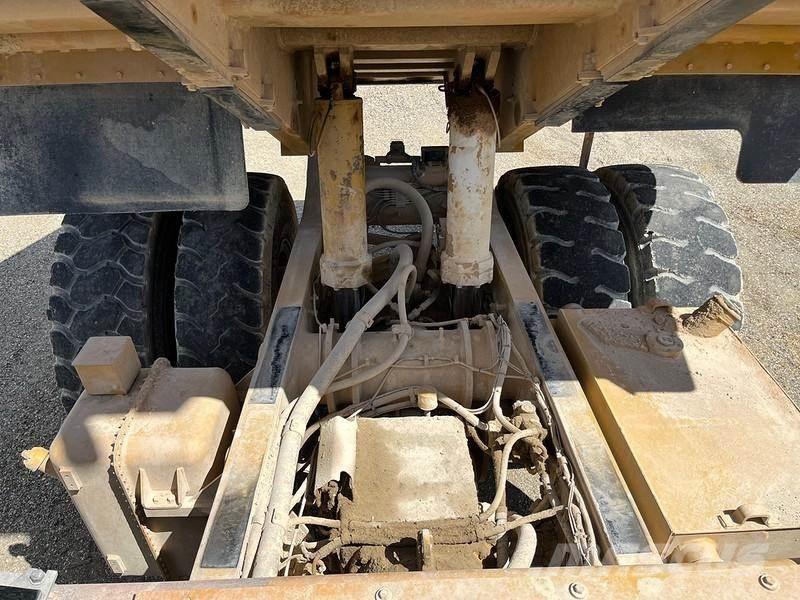 CAT 771D Camiőes dumper basculantes rígidos