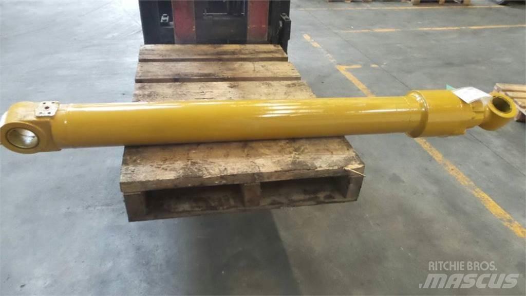 CAT 323D Hidráulica