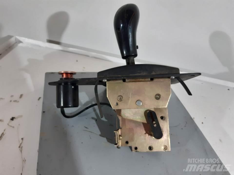 CAT 740 Cabines e interior máquinas construção