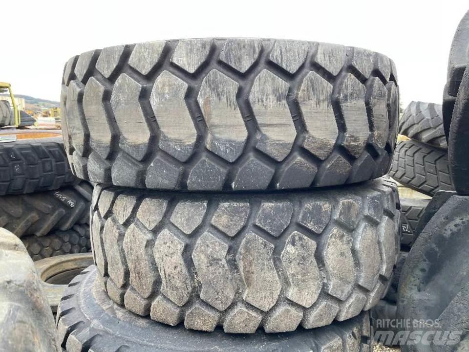 CAT 918M Rastos, correntes e material rodante