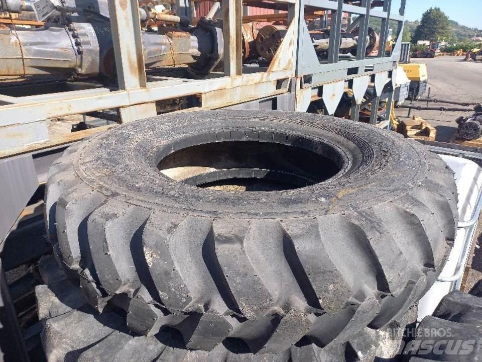 CAT M320F Rastos, correntes e material rodante