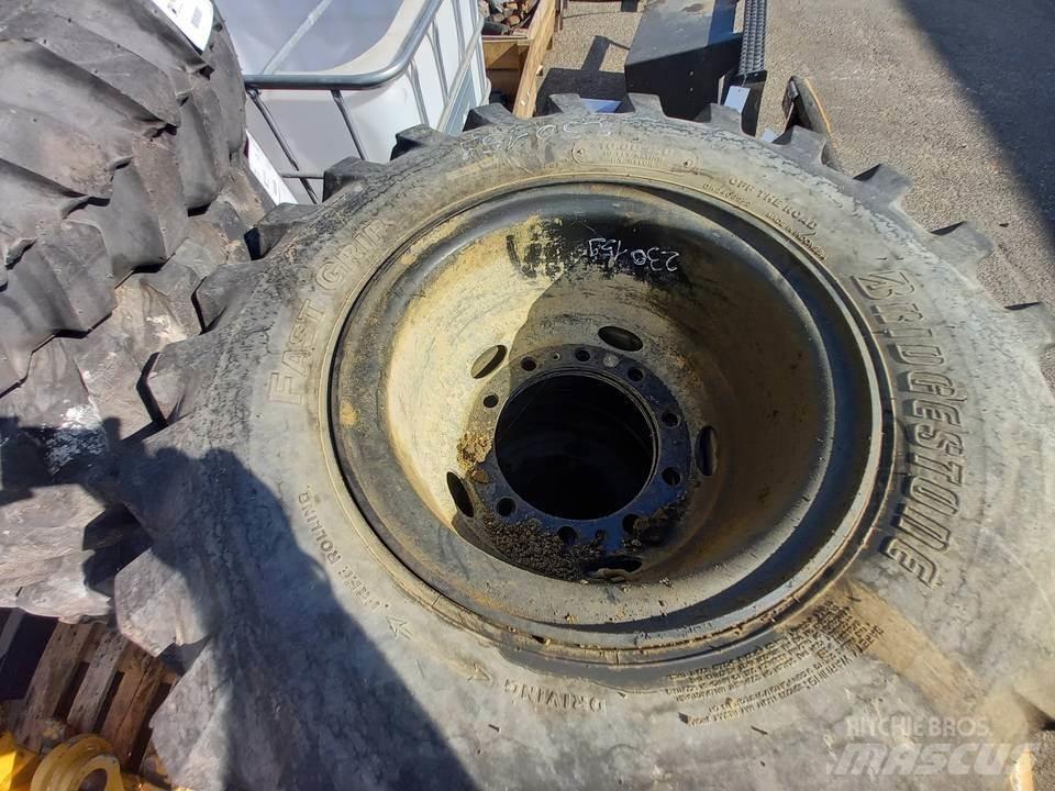 CAT M320F Rastos, correntes e material rodante