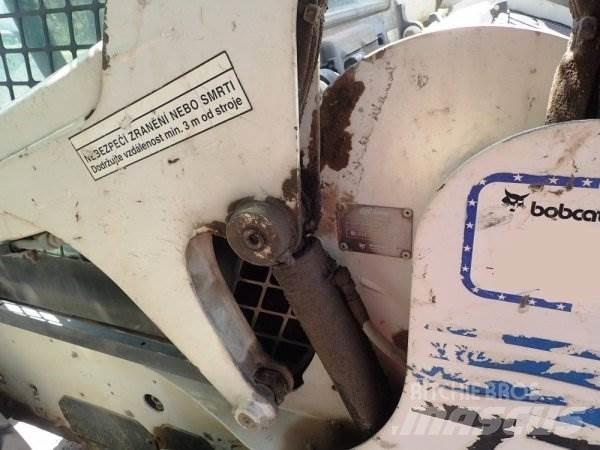 Bobcat 773 Carregadoras de direcção deslizante