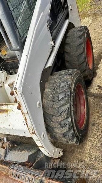 Bobcat S130 Carregadoras de direcção deslizante