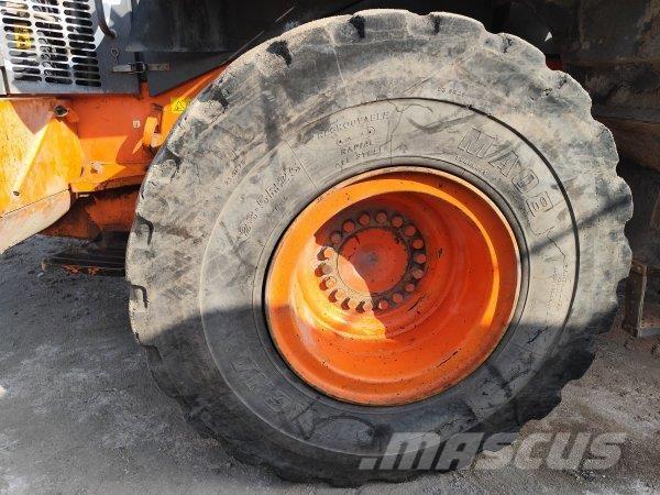 Hitachi ZW 220 Pás carregadoras de rodas