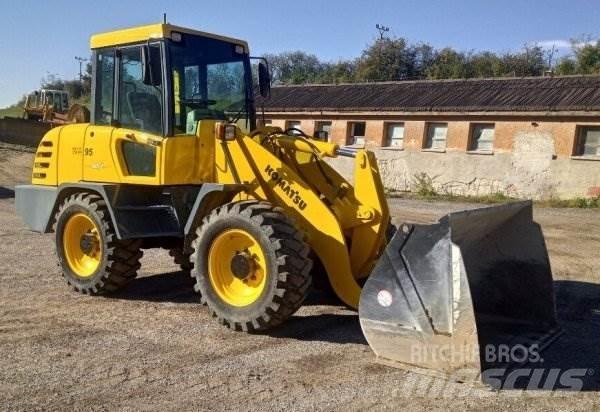 Komatsu WA 95 Pás carregadoras de rodas