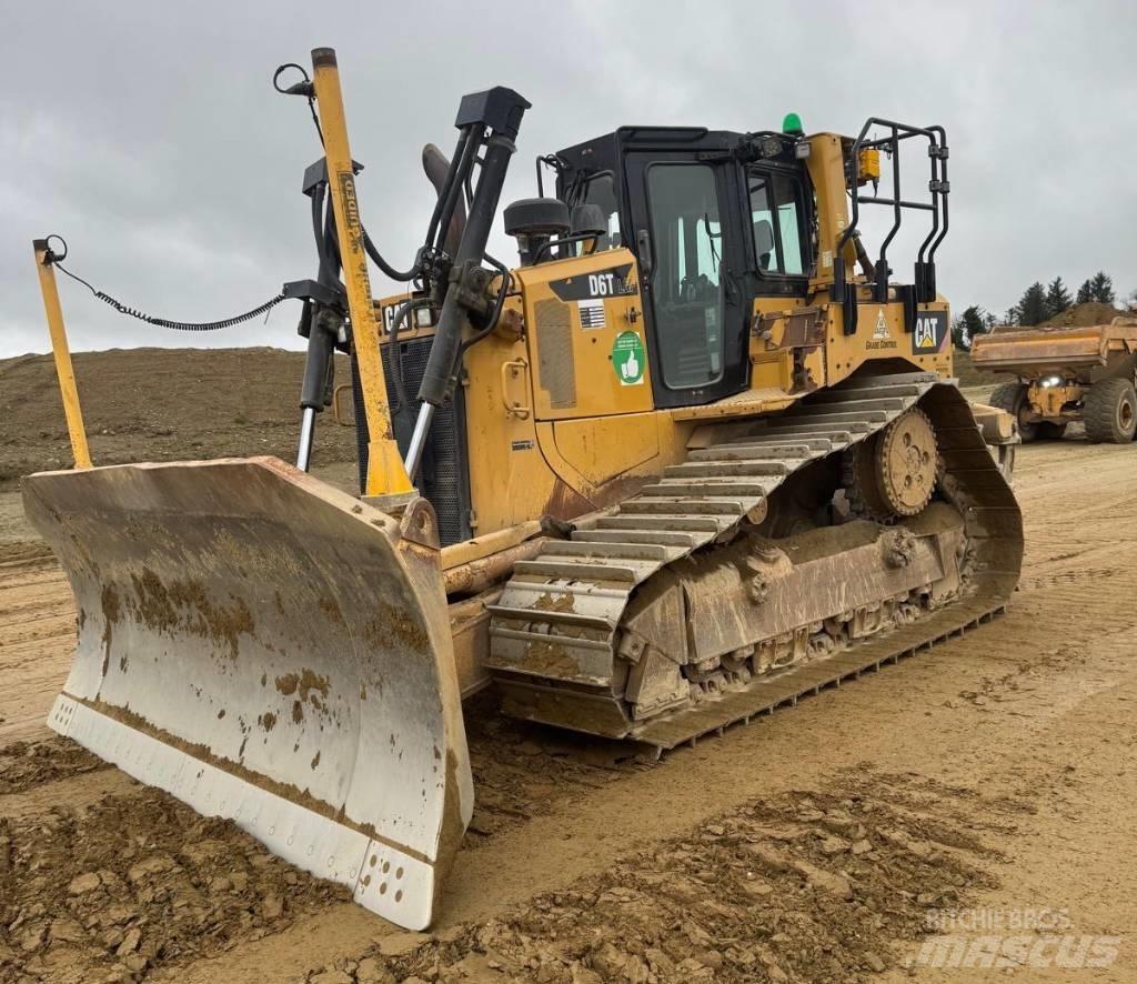CAT D 6 T LGP Dozers - Tratores rastos