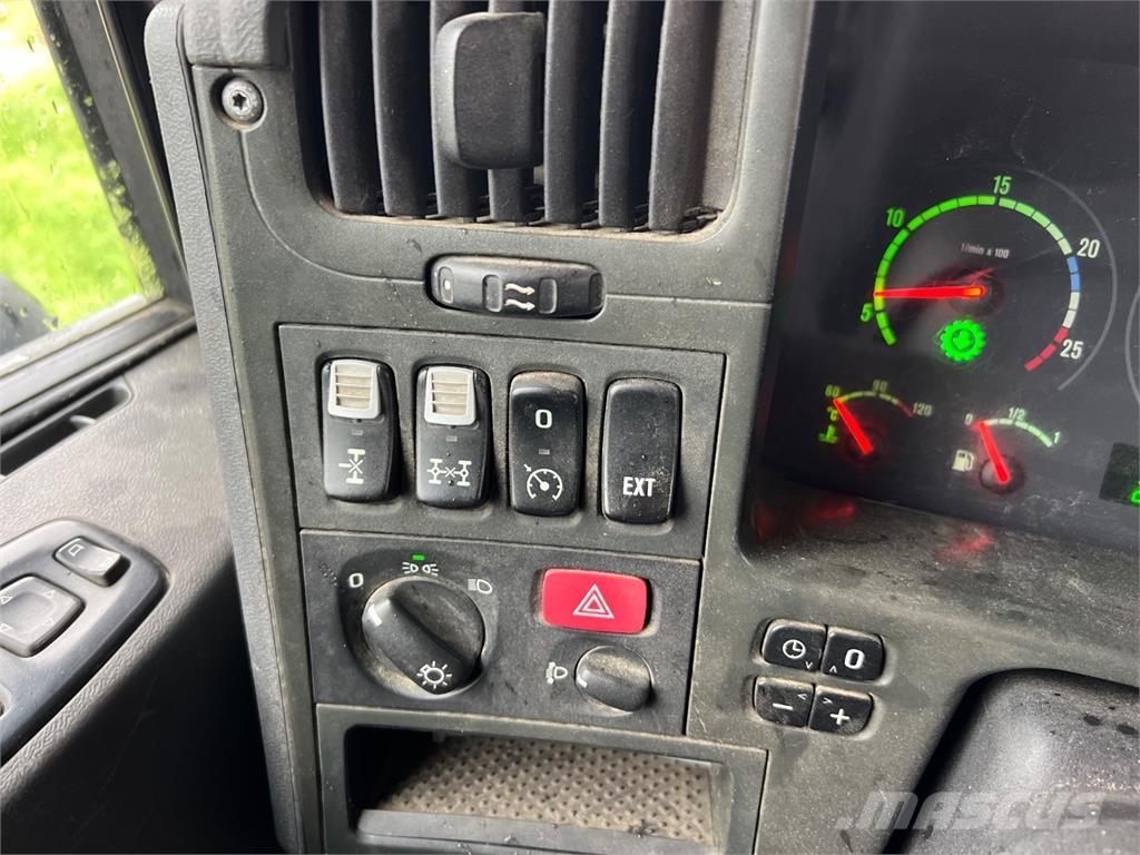 Scania P 380 8X4 Camiões de chassis e cabine