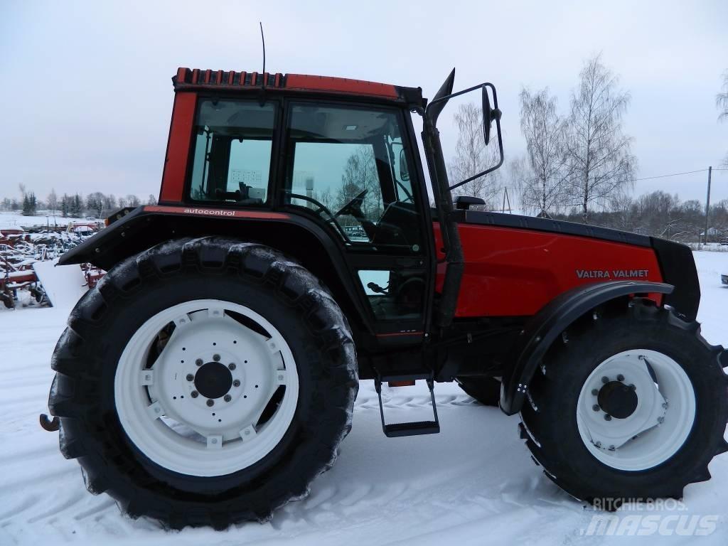 Valtra 8150 Tratores Agrícolas usados