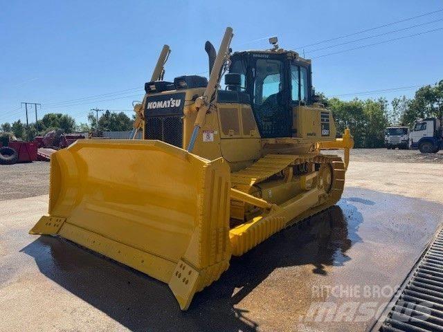 Komatsu D65EX-18 Dozers - Tratores rastos