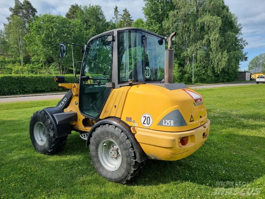 Volvo L25B Carregadoras de direcção deslizante