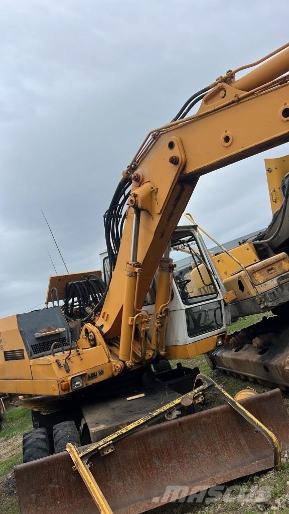 Liebherr A 922 Travőes