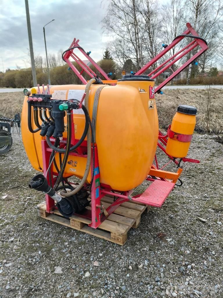 Junkkari 900 / 12 Pulverizadores montados