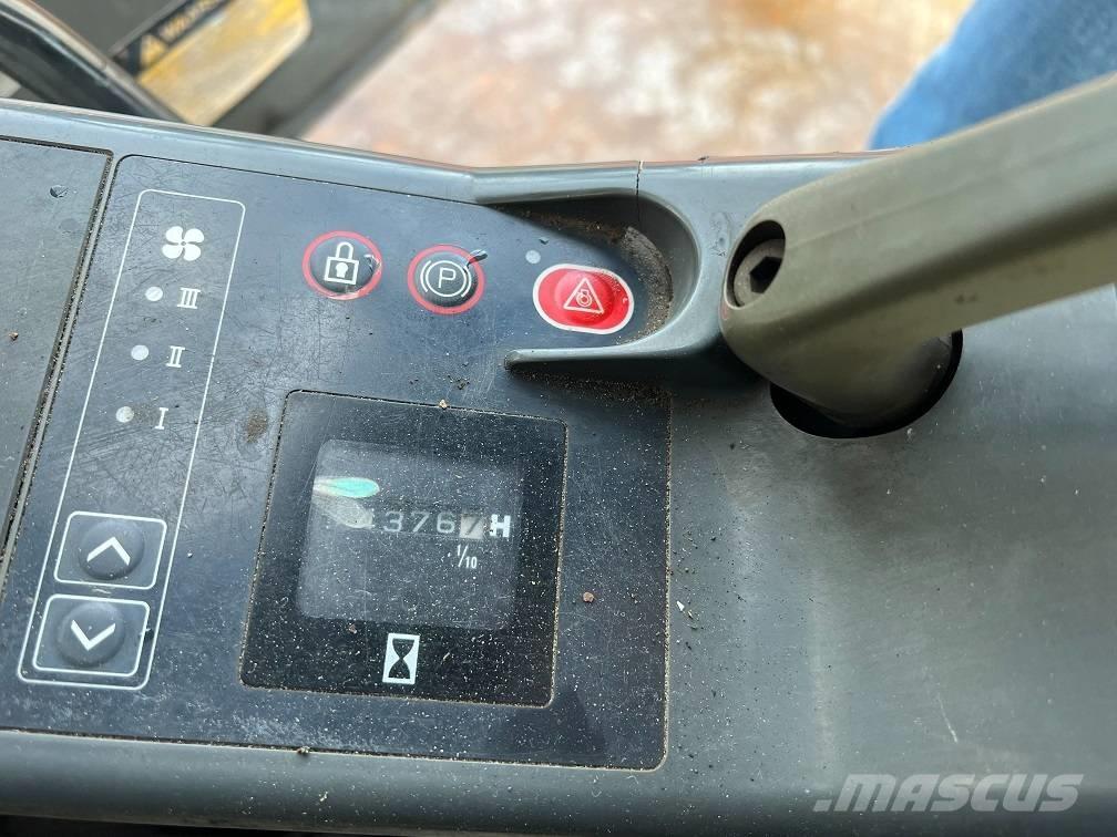 JCB JS 240 LC Escavadoras de rastos