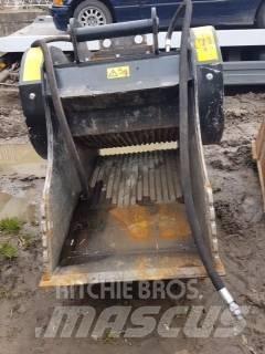 MB Crusher BF70.2 S4 Retroescavadoras