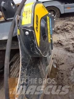 MB Crusher BF70.2 S4 Retroescavadoras