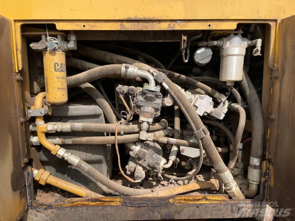 CAT AP555F Pavimentadoras de asfalto