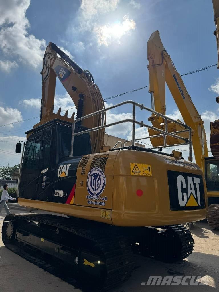 CAT 320 D Escavadoras Midi 7t - 12t