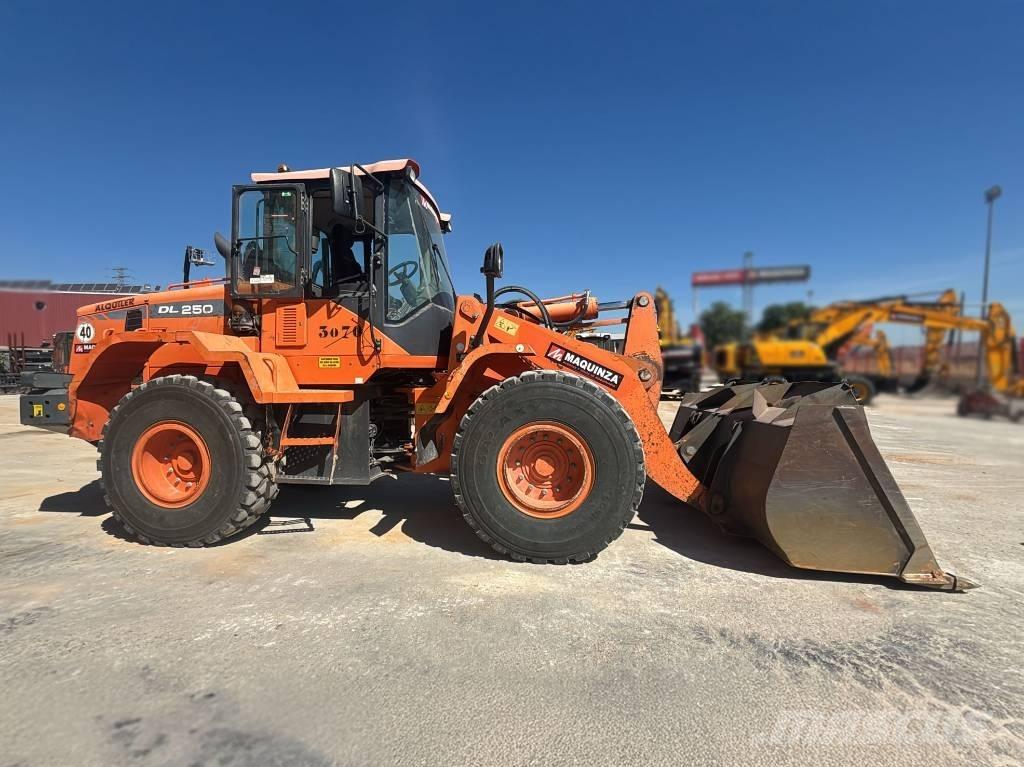 Doosan DL 250-3 Pás carregadoras de rodas