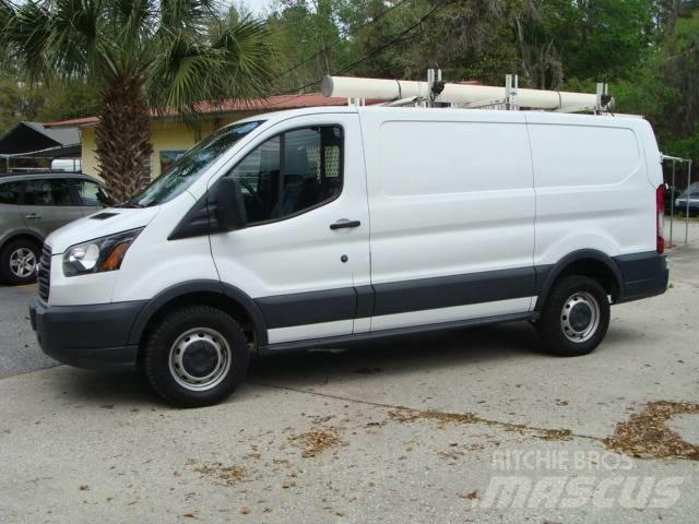 Ford T250 Camiões de caixa fechada